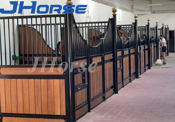 OEM কার্বনাইজড বাঁশ কালো পাউডার প্রলিপ্ত মোবাইল ঘোড়া আস্তাবল স্টল শস্যাগার দরজা