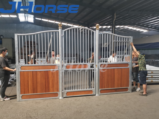 14ft premade ঘোড়া আস্তাবল ইউরোপীয় শৈলী বিলাসবহুল স্টেইনলেস Galvanized