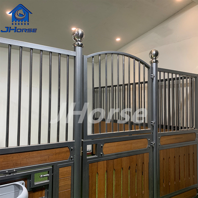 কাস্টমাইজযোগ্য ইউরোপীয় ঘোড়া স্টল মার্জিত সুইং / স্লাইডিং দরজা পাউডার লেপযুক্ত ইস্পাত কাঠের উপকরণ
